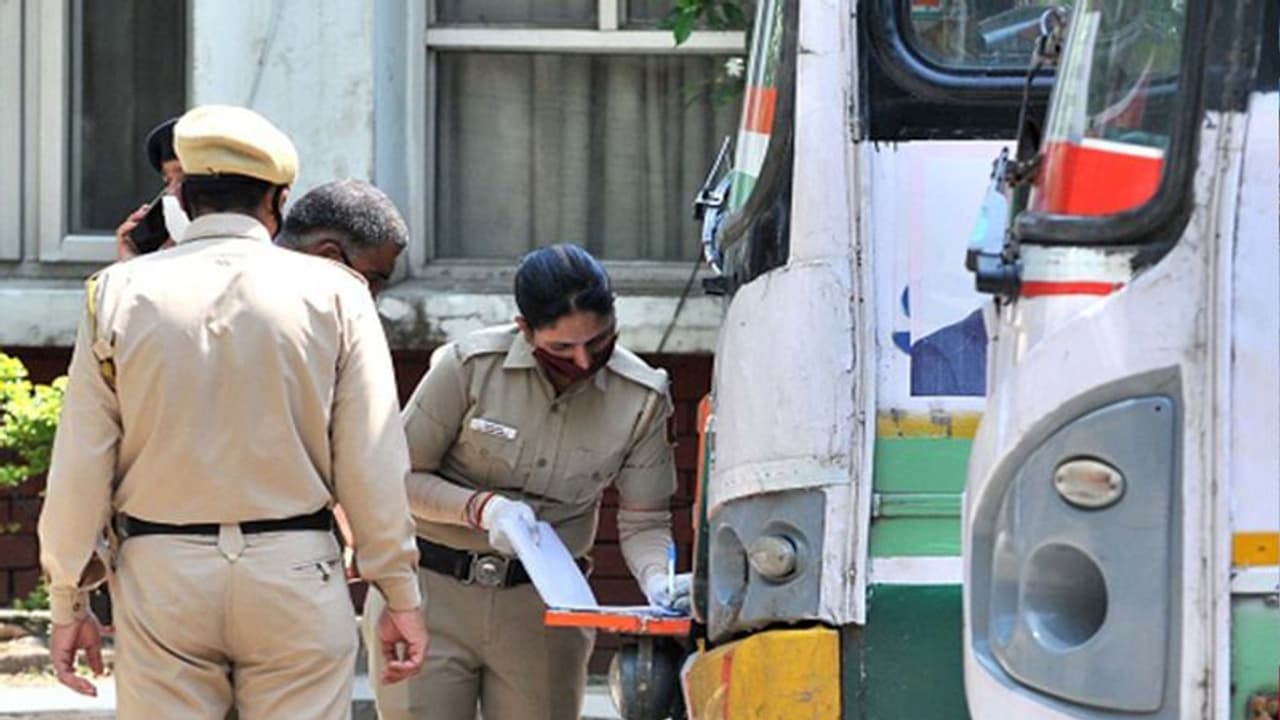 देश में कोरोनाः 71 हजार से ज्यादा केस; हिमाचल में सिपाही के पॉजिटिव मिलने के बाद पुलिस स्टेशन सील देश में कोरोनाः 71 हजार से ज्यादा केस; हिमाचल में सिपाही के पॉजिटिव मिलने के बाद पुलिस स्टेशन सील