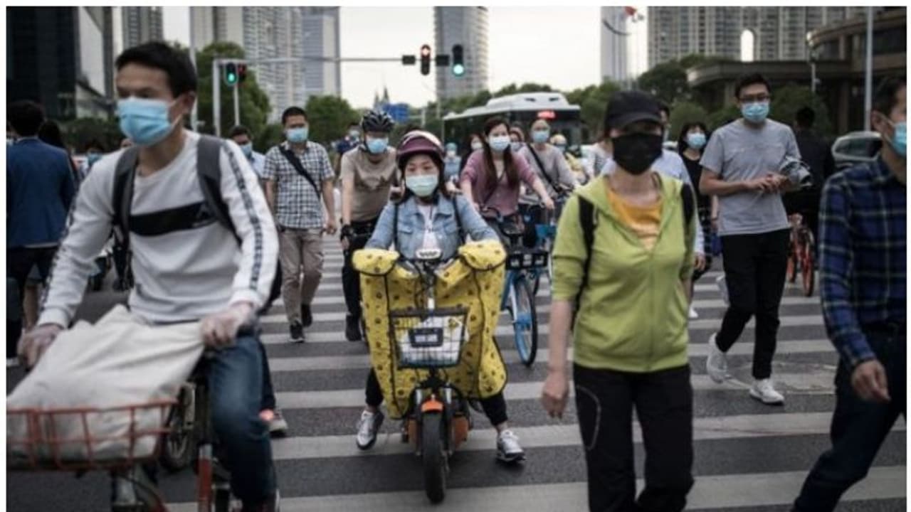 ആശങ്കയുയര്ത്തി വീണ്ടും കൊവിഡ്; വുഹാനിലെ ഒരു കോടിയാളുകളെ പരിശോധിക്കാനൊരുങ്ങി ചൈന ആശങ്കയുയര്ത്തി വീണ്ടും കൊവിഡ്; വുഹാനിലെ ഒരു കോടിയാളുകളെ പരിശോധിക്കാനൊരുങ്ങി ചൈന