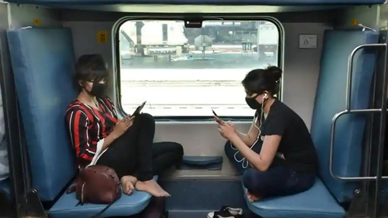 ভারতীয় রেলের ১৬৭ বছরের ইতিহাসে উলোটপুরাণ, লকডাউন চললেও আয়ের থেকে খরচ বেশি ভারতীয় রেলের ১৬৭ বছরের ইতিহাসে উলোটপুরাণ, লকডাউন চললেও আয়ের থেকে খরচ বেশি