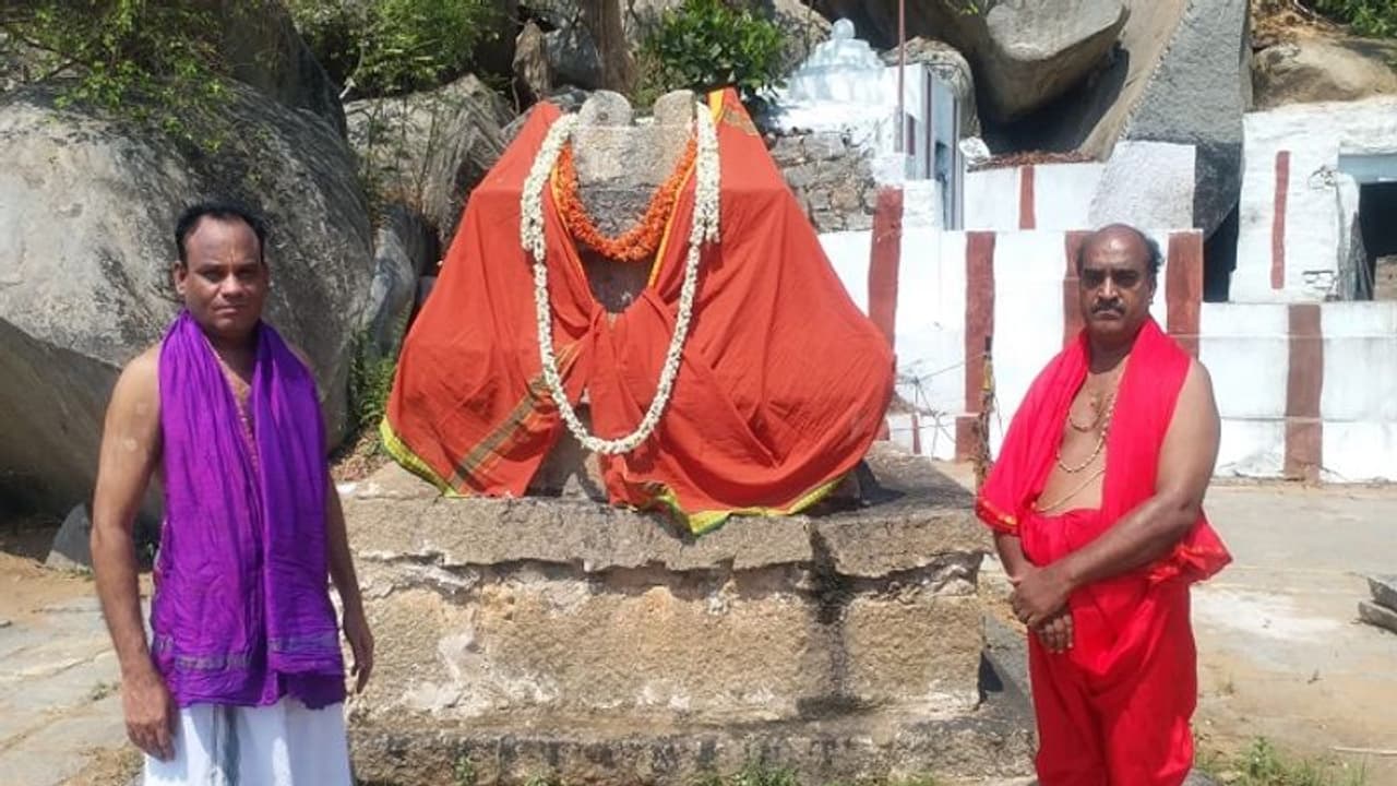 ನವ ವೃಂದಾವನಗಡ್ಡೆಯಲ್ಲಿ ಶ್ರೀನಿವಾಸ ತೀರ್ಥರ ಆರಾಧನೆ