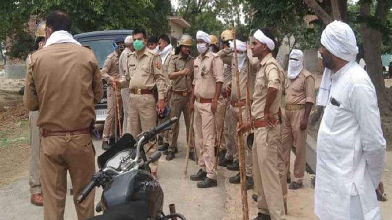 भाजपा के मंडल अध्यक्ष की पीट पीट कर हत्या, बचाव में सिपाही घायल, स्प्रे मशीन को लेकर हुआ था विवाद भाजपा के मंडल अध्यक्ष की पीट पीट कर हत्या, बचाव में सिपाही घायल, स्प्रे मशीन को लेकर हुआ था विवाद