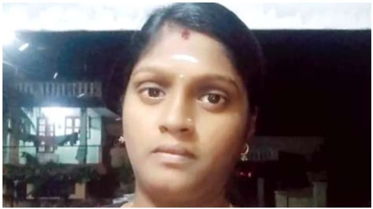 கந்துவட்டி கொடுத்து கள்ளக்காதலிகளை உஷார் செய்யும் முன்னாள் கவுன்சிலர்.. இளைஞரின் அதிர வைக்கும் மரண வாக்குமூலம் கந்துவட்டி கொடுத்து கள்ளக்காதலிகளை உஷார் செய்யும் முன்னாள் கவுன்சிலர்.. இளைஞரின் அதிர வைக்கும் மரண வாக்குமூலம்