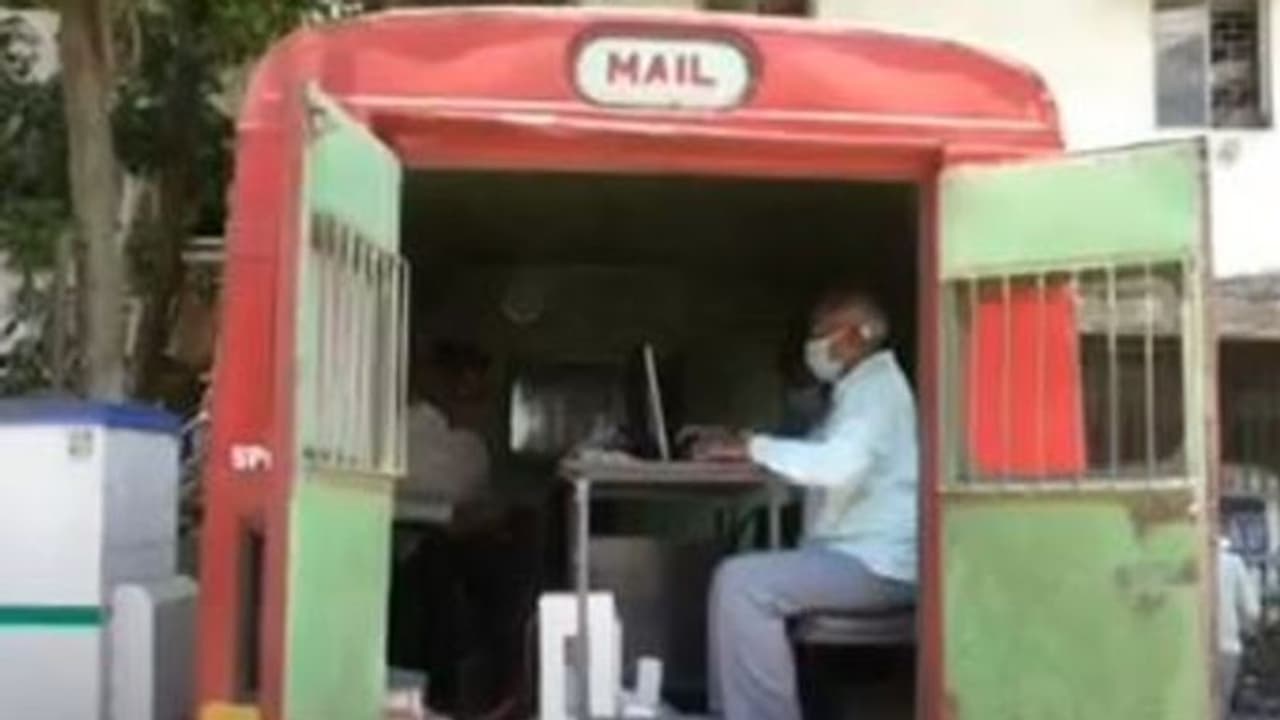 বাড়িতে বসেই আর্থিক লেনদেন, করোনা রুখতে নয়া পরিষেবা ডাকবিভাগের