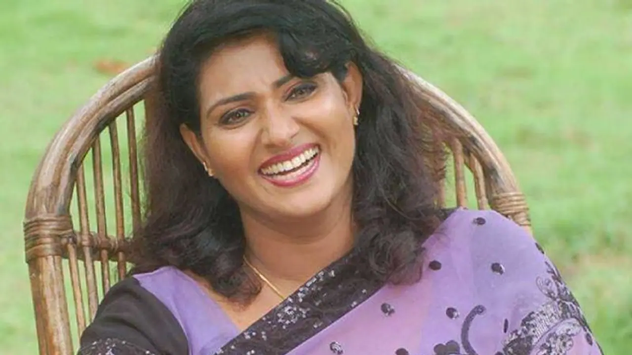 'ആ മഹാപാപിയാണ് റോസാപൂവുമായി വീട്ടുമുറ്റത്ത് വന്ന് നിൽക്കുന്നത്'; വാണി വിശ്വനാഥിന് പിറന്നാളാശംസയുമായി ആരാധകന് 'ആ മഹാപാപിയാണ് റോസാപൂവുമായി വീട്ടുമുറ്റത്ത് വന്ന് നിൽക്കുന്നത്'; വാണി വിശ്വനാഥിന് പിറന്നാളാശംസയുമായി ആരാധകന്