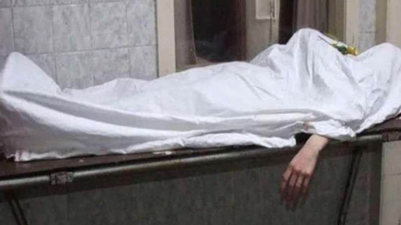 ಕೊರೋನಾದಿಂದ ಮೃತ; ಸೂಚನೆ ಮೀರಿ ಶವದ ಬ್ಯಾಗ್ ತೆರೆದ 18 ಮಂದಿಗೆ ವೈರಸ್ ಧೃಡ! ಕೊರೋನಾದಿಂದ ಮೃತ; ಸೂಚನೆ ಮೀರಿ ಶವದ ಬ್ಯಾಗ್ ತೆರೆದ 18 ಮಂದಿಗೆ ವೈರಸ್ ಧೃಡ!