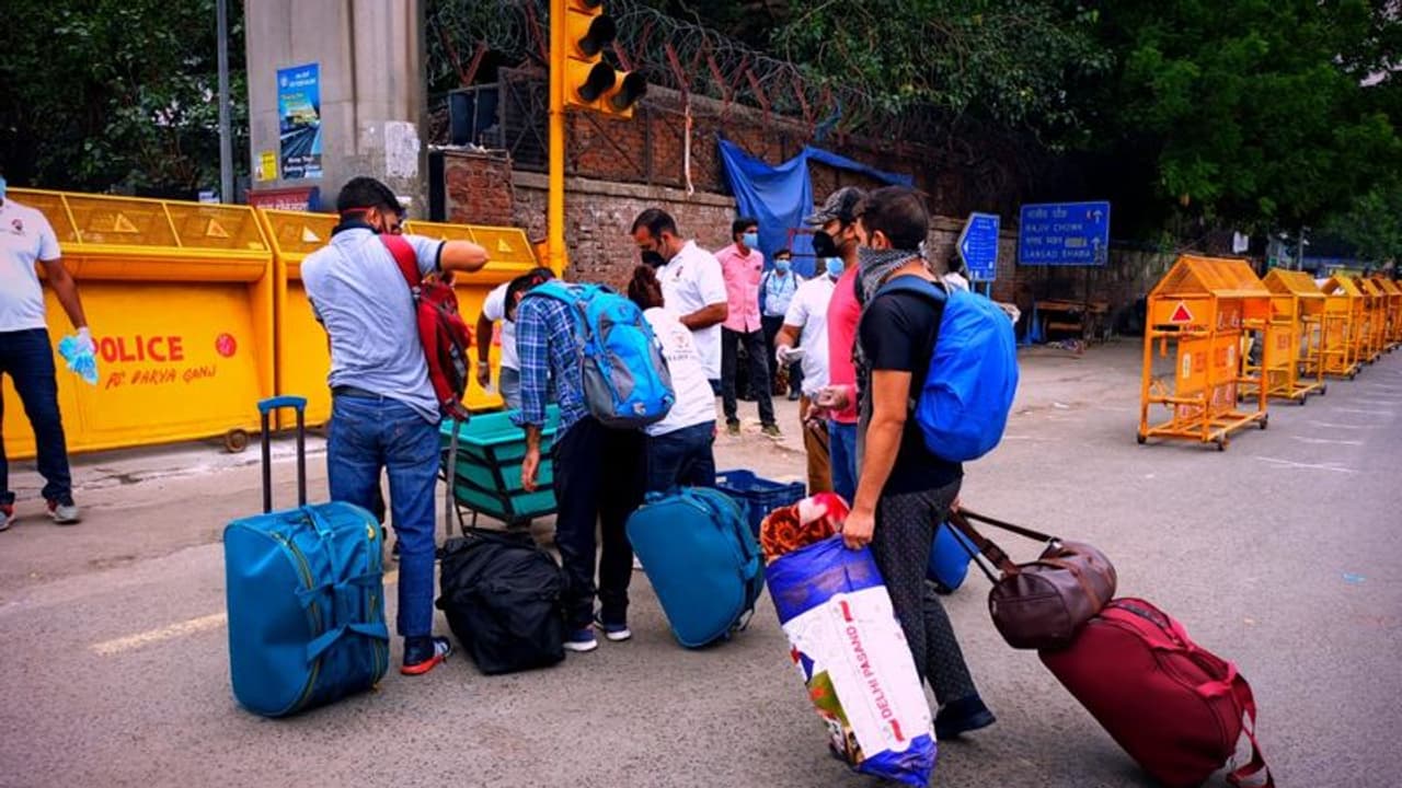 നാലാംഘട്ട ലോക്ക് ഡൗൺ: ഓട്ടോ,ടാക്സി സർവ്വീസിന് അനുമതി ലഭിച്ചേക്കും, വിമാനസർവ്വീസും തുടങ്ങും നാലാംഘട്ട ലോക്ക് ഡൗൺ: ഓട്ടോ,ടാക്സി സർവ്വീസിന് അനുമതി ലഭിച്ചേക്കും, വിമാനസർവ്വീസും തുടങ്ങും
