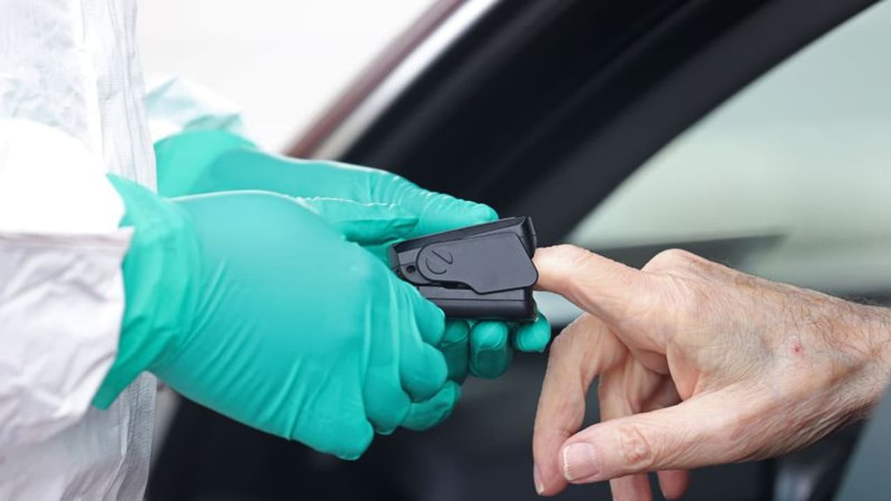 హైదరాబాద్ పై కరోనా పంజా.. ఒక్క రోజులో 40పాజిటివ్ కేసులు హైదరాబాద్ పై కరోనా పంజా.. ఒక్క రోజులో 40పాజిటివ్ కేసులు