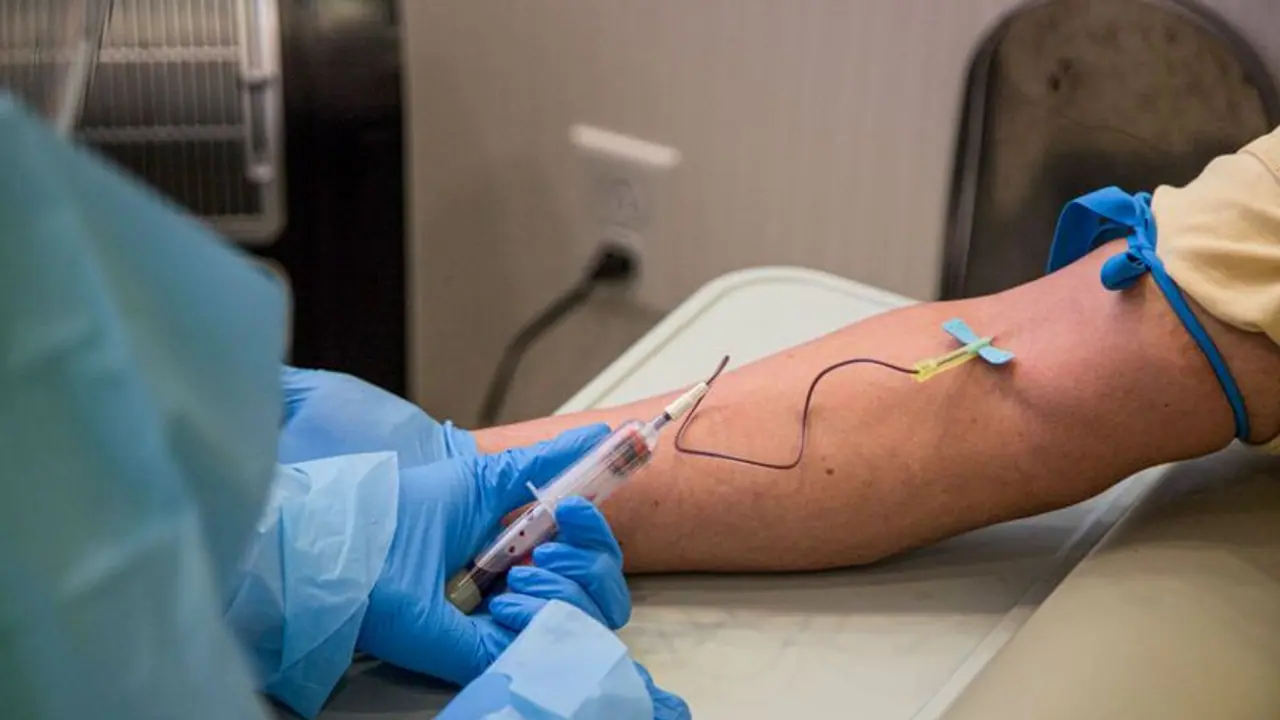 ಲಾಕ್ಡೌನ್ನಿಂದ ರಕ್ತದಾನಿಗಳ ಸಂಖ್ಯೆ ಇಳಿಮುಖ: ಡಿಸಿ ಶಿವಕುಮಾರ್ ಲಾಕ್ಡೌನ್ನಿಂದ ರಕ್ತದಾನಿಗಳ ಸಂಖ್ಯೆ ಇಳಿಮುಖ: ಡಿಸಿ ಶಿವಕುಮಾರ್