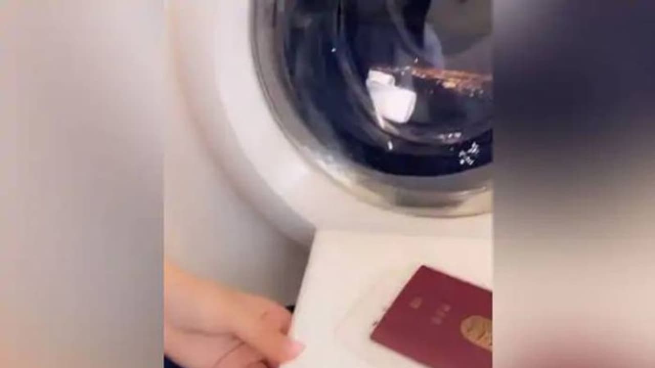 ലോക്ക്ഡൗണില്‍ ആകാശം 'മിസ്സ്' ചെയ്യുന്നു, വീട്ടില്‍ വിമാന യാത്ര റീക്രിയേറ്റ് ചെയ്ത് പൈലറ്റ്