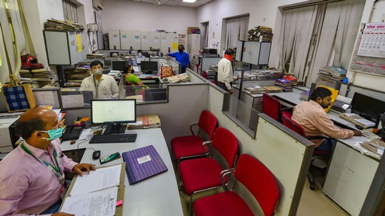 सैलरी बढ़ने से लेकर टीडीएस कटौती तक...वित्त मंत्री के ऐलान में आम आदमी के काम की 3 बड़ी खबरें सैलरी बढ़ने से लेकर टीडीएस कटौती तक...वित्त मंत्री के ऐलान में आम आदमी के काम की 3 बड़ी खबरें