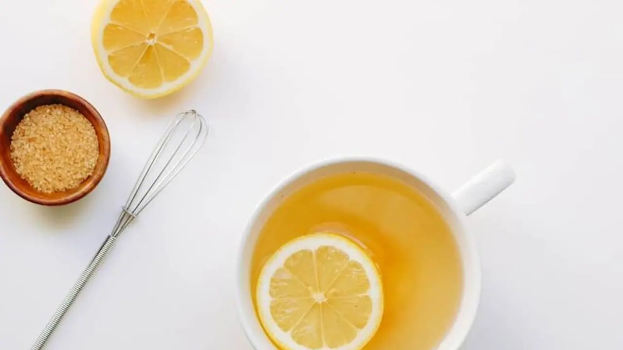 ആവിപറക്കുന്ന ചൂട് 'ലെമൺ ടീ' കുടിക്കൂ; പ്രതിരോധശേഷി വർദ്ധിപ്പിക്കാം ആവിപറക്കുന്ന ചൂട് 'ലെമൺ ടീ' കുടിക്കൂ; പ്രതിരോധശേഷി വർദ്ധിപ്പിക്കാം