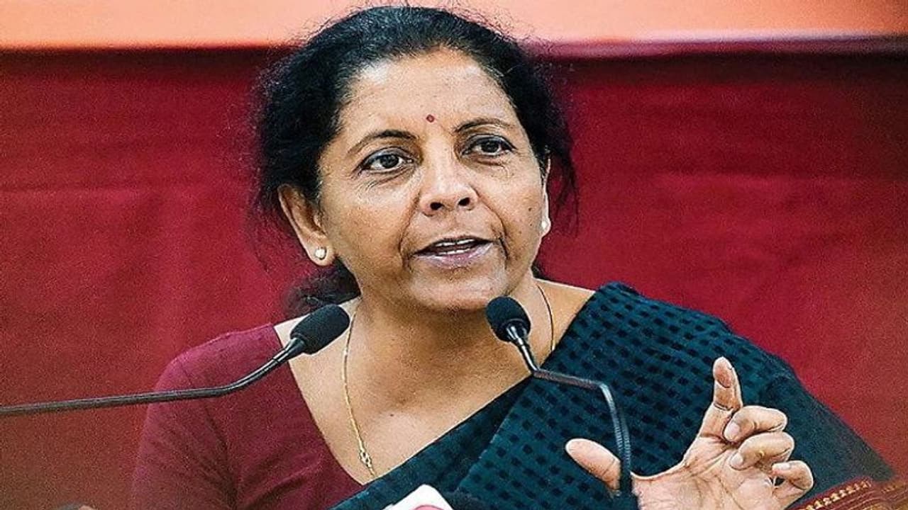 பெட்ரோல், டீசல் வராதா? விமான எரிபொருள் மட்டும ஜிஎஸ்டிக்குள் வருமா?: நிர்மலா சீதாராமன் பேட்டி பெட்ரோல், டீசல் வராதா? விமான எரிபொருள் மட்டும ஜிஎஸ்டிக்குள் வருமா?: நிர்மலா சீதாராமன் பேட்டி