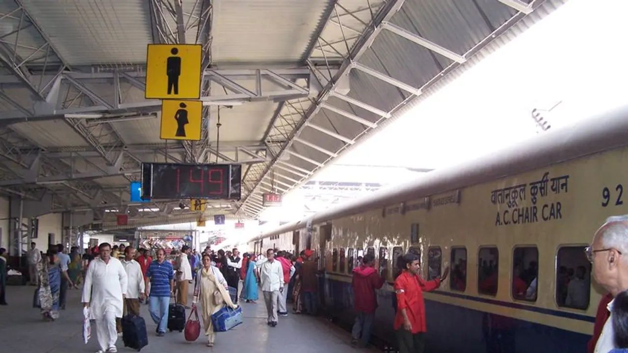 Railway ने मार्च 2020 के बाद करीब 4 करोड़ वृद्धों से की भारी कमाई, Senior citizen को कब मिलेगी राहत