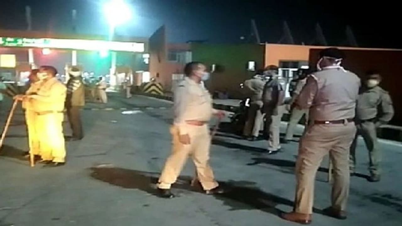 प्रत्यक्षदर्शियों ने बताया कैसे काल बनी बस, पिता पुत्र समेत 10 को रौंदा, 6 की मौके पर मौत प्रत्यक्षदर्शियों ने बताया कैसे काल बनी बस, पिता पुत्र समेत 10 को रौंदा, 6 की मौके पर मौत