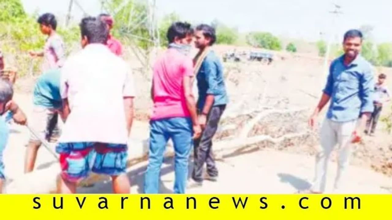 ಶಿಗ್ಗಾಂವಿ ಯುವಕನಿಗೆ ಕೊರೋನಾ ಪಾಸಿಟಿವ್: ಗಡಿ ಕ್ಲೋಸ್ ಮಾಡಿದ ಗ್ರಾಮಸ್ಥರು ಶಿಗ್ಗಾಂವಿ ಯುವಕನಿಗೆ ಕೊರೋನಾ ಪಾಸಿಟಿವ್: ಗಡಿ ಕ್ಲೋಸ್ ಮಾಡಿದ ಗ್ರಾಮಸ್ಥರು