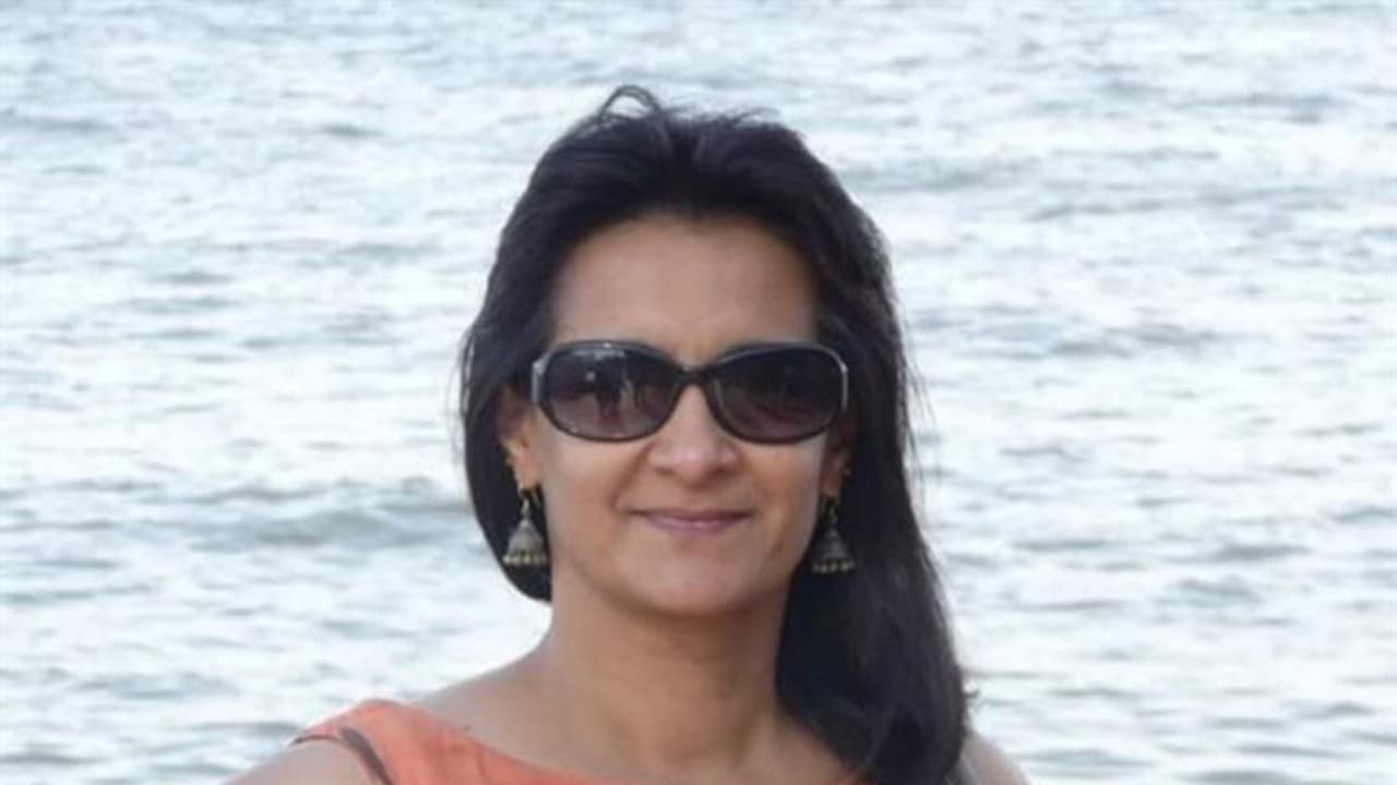 இங்கிலாந்தில் புகழ் பெற்ற இந்திய பெண் மருத்துவர் கொரோனாவுக்கு மரணம்... கலங்க வைக்கும் கடைசி நிமிடங்கள்...! இங்கிலாந்தில் புகழ் பெற்ற இந்திய பெண் மருத்துவர் கொரோனாவுக்கு மரணம்... கலங்க வைக்கும் கடைசி நிமிடங்கள்...!