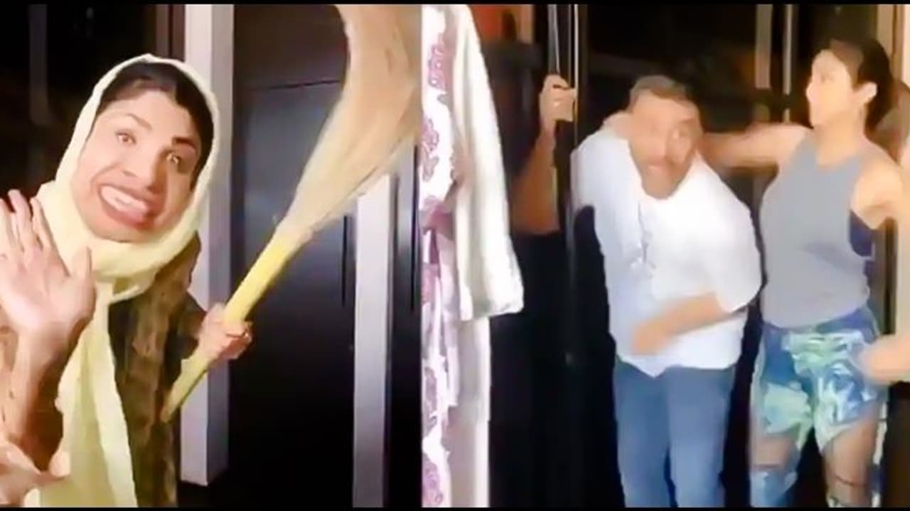 পরিচারিকাকে চুম্বন, স্বামী রাজকে বেদম মার শিল্পার, ভিডিও ভাইরাল পরিচারিকাকে চুম্বন, স্বামী রাজকে বেদম মার শিল্পার, ভিডিও ভাইরাল