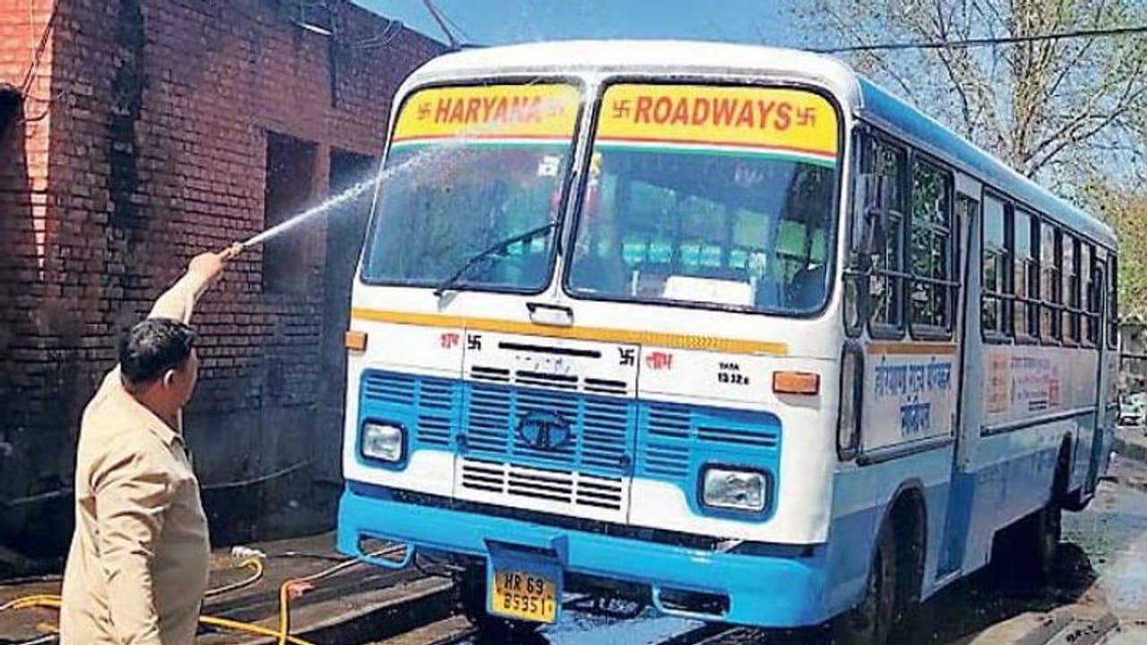 हरियाणा में कल से दौड़ेंगी बसें, सरकार ने बनाया खास प्लान..यात्रियों को इन बातों का रखना होगा ध्यान हरियाणा में कल से दौड़ेंगी बसें, सरकार ने बनाया खास प्लान..यात्रियों को इन बातों का रखना होगा ध्यान
