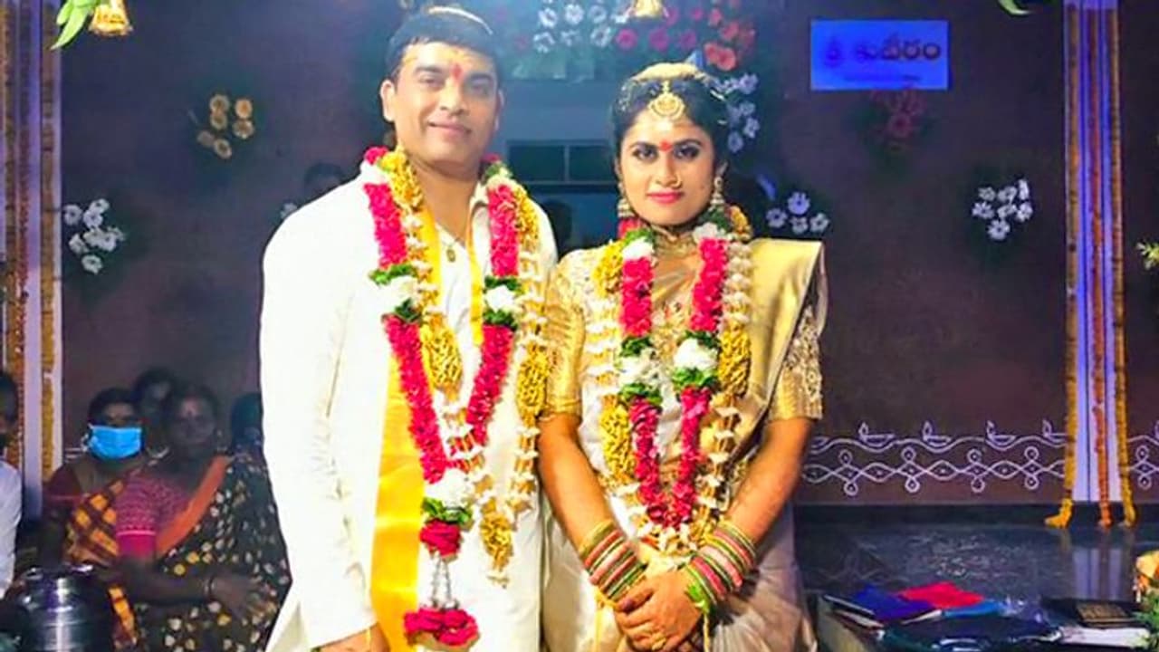 Dil Raju: మరోసారి తండ్రి కాబోతున్న దిల్ రాజు.. స్టార్ ప్రొడ్యూసర్ ఇంట సంబరాలు ? Dil Raju: మరోసారి తండ్రి కాబోతున్న దిల్ రాజు.. స్టార్ ప్రొడ్యూసర్ ఇంట సంబరాలు ?