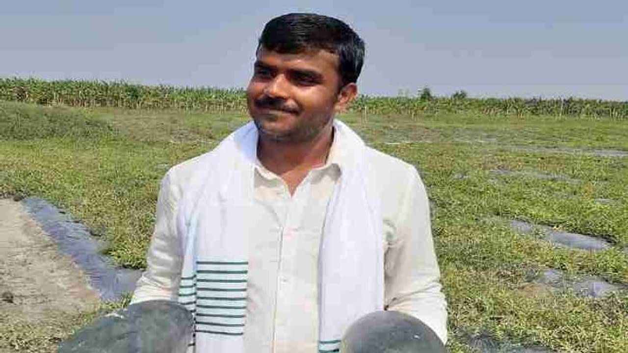 आत्मनिर्भर भारत की मिसाल, सैनिक स्कूल से पढ़ाई के बाद नौकरी की जगह चुनी खेती, लाखों रुपये का टर्नओवर आत्मनिर्भर भारत की मिसाल, सैनिक स्कूल से पढ़ाई के बाद नौकरी की जगह चुनी खेती, लाखों रुपये का टर्नओवर