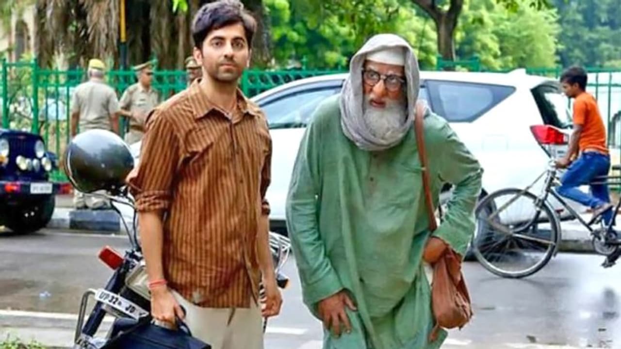 অসহ্য পিঠে ব্যাথা নিয়ে গুলাব সিতাব শ্যুটিং, কী হয়েছিল জানালেন বিগ বি অসহ্য পিঠে ব্যাথা নিয়ে গুলাব সিতাব শ্যুটিং, কী হয়েছিল জানালেন বিগ বি