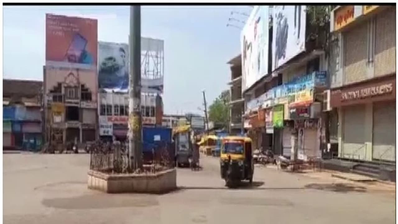 നിരീക്ഷണത്തില് കഴിയില്ലെങ്കില് വരേണ്ടെന്ന് കര്ണാടക; ദില്ലിയില് നിന്ന് വന്ന 19 പേരെ തിരിച്ചയച്ചു നിരീക്ഷണത്തില് കഴിയില്ലെങ്കില് വരേണ്ടെന്ന് കര്ണാടക; ദില്ലിയില് നിന്ന് വന്ന 19 പേരെ തിരിച്ചയച്ചു