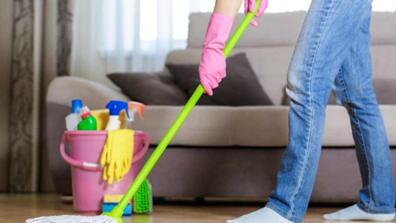 വീട് വൃത്തിയാക്കുമ്പോൾ ശ്രദ്ധിക്കേണ്ട ചില കാര്യങ്ങൾ വീട് വൃത്തിയാക്കുമ്പോൾ ശ്രദ്ധിക്കേണ്ട ചില കാര്യങ്ങൾ