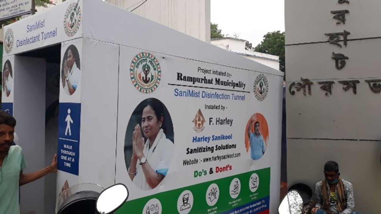 পুরসভায় জীবাণুনাশক সুড়ঙ্গে অনুব্রতের ছবি, বিতর্ক তুঙ্গে রামপুরহাটে