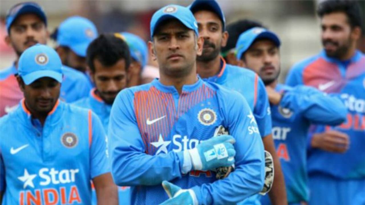 അവനെ ആരും പറഞ്ഞ് പഠിപ്പിക്കേണ്ട; ധോണിയുടെ വിരമിക്കലിനെ കുറിച്ച് മുന് ഓസീസ് താരം അവനെ ആരും പറഞ്ഞ് പഠിപ്പിക്കേണ്ട; ധോണിയുടെ വിരമിക്കലിനെ കുറിച്ച് മുന് ഓസീസ് താരം