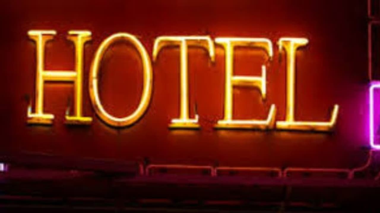 പരിശോധനയ്‍ക്കെത്തിയ ഉദ്യോഗസ്ഥരെ ഹോട്ടല്‍ ജീവനക്കാര്‍ തടഞ്ഞു, പൊലീസെത്തി കട അടപ്പിച്ചു