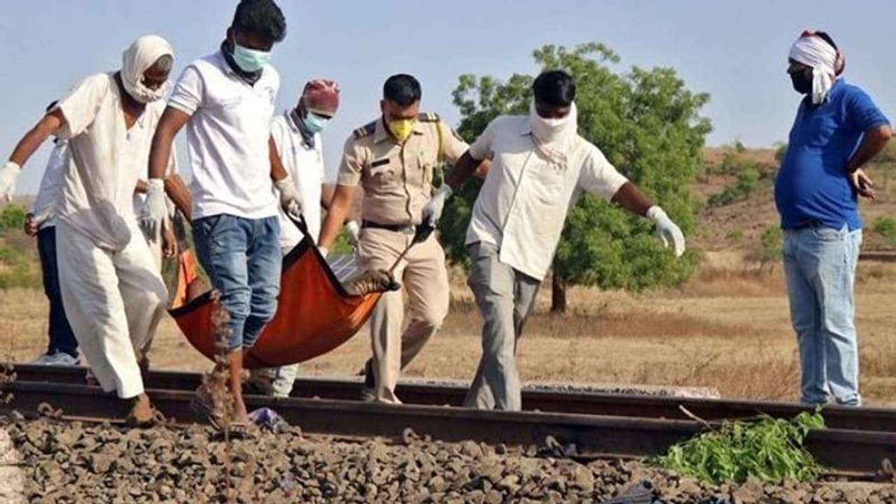 Cannot monitor migrants’ movements: Supreme Court asks states to look into matter Cannot monitor migrants’ movements: Supreme Court asks states to look into matter