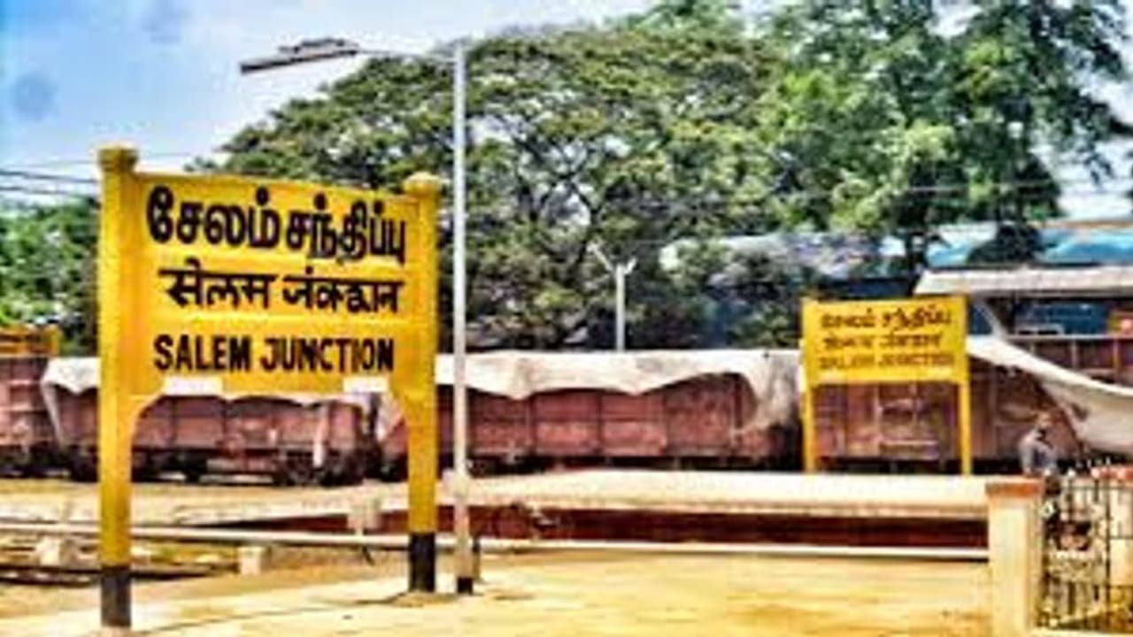 சேலத்தில் அதிர்ச்சி செய்தி.. இறுதிச்சடங்கில் பங்கேற்ற 58 பேருக்கு கொரோனா தொற்று உறுதி..! சேலத்தில் அதிர்ச்சி செய்தி.. இறுதிச்சடங்கில் பங்கேற்ற 58 பேருக்கு கொரோனா தொற்று உறுதி..!