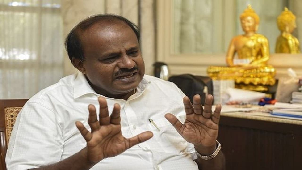 'ಇಂಗ್ಲಿಷ್ ಬಾರದೆಂಬ ವಿನಂತಿಯೋ ಅಥವಾ ಹಿಂದಿ ಹೇರಬೇಕೆಂಬ ನಾಚಿಕೆ ಇಲ್ಲದ ಉತ್ಸಾಹವೋ'? 'ಇಂಗ್ಲಿಷ್ ಬಾರದೆಂಬ ವಿನಂತಿಯೋ ಅಥವಾ ಹಿಂದಿ ಹೇರಬೇಕೆಂಬ ನಾಚಿಕೆ ಇಲ್ಲದ ಉತ್ಸಾಹವೋ'?