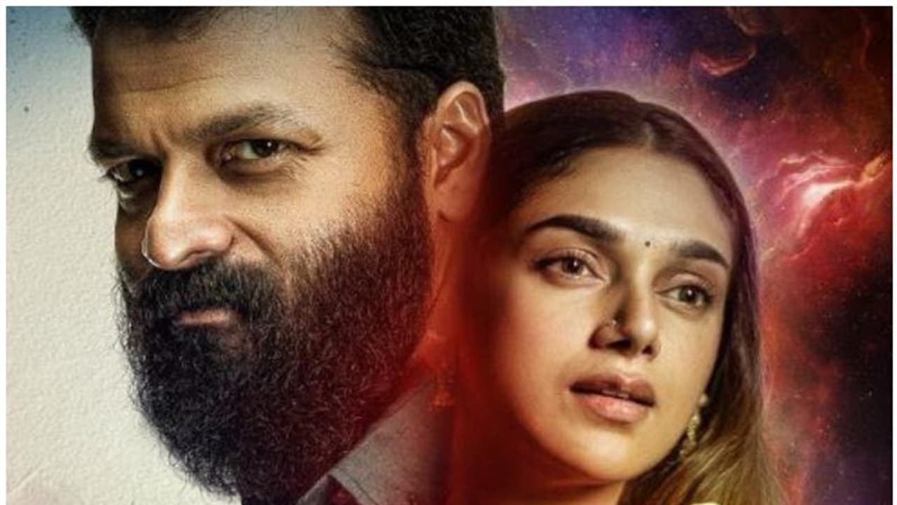 ചരിത്രമായി അര്ധരാത്രിയിലെ ഓൺലൈൻ റിലീസ്; 'സൂഫിയും സുജാതയും' എത്തി, വ്യാജപതിപ്പും ചരിത്രമായി അര്ധരാത്രിയിലെ ഓൺലൈൻ റിലീസ്; 'സൂഫിയും സുജാതയും' എത്തി, വ്യാജപതിപ്പും