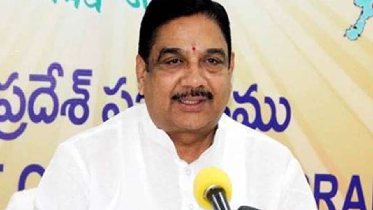 గడ్డం గ్యాంగ్ భూకబ్జాలు.. పోలీసులు ఏం చేస్తున్నారు: జగన్పై కళా వెంకట్రావు విమర్శలు గడ్డం గ్యాంగ్ భూకబ్జాలు.. పోలీసులు ఏం చేస్తున్నారు: జగన్పై కళా వెంకట్రావు విమర్శలు