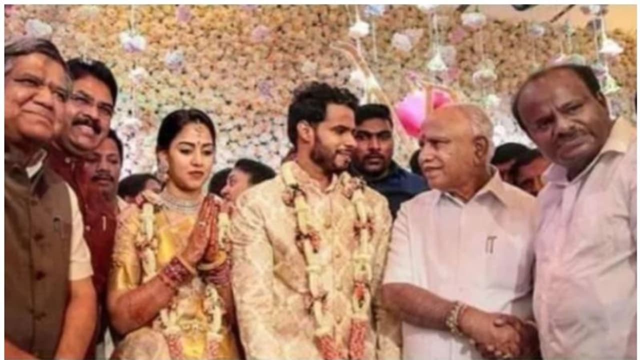 വിവാഹത്തിൽ പങ്കെടുക്കുന്നവർക്ക് 'ആരോ​ഗ്യസേതു' നിർബന്ധം; പുതിയ മാർ​ഗനിർദ്ദേശവുമായി കർണാടക