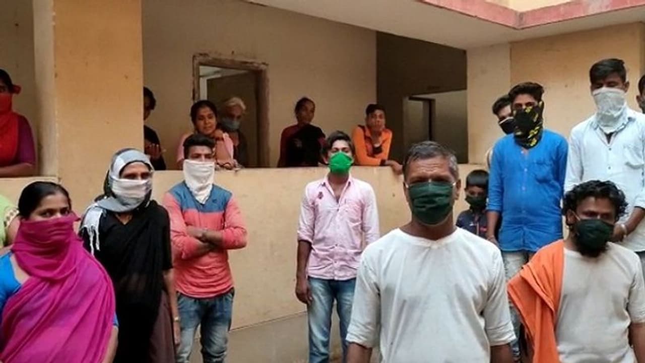 ಯಾದಗಿರಿ: ಸಾವಿರಾರು ಸಂಖ್ಯೆಯಲ್ಲಿ ವಲಸಿಗರ ಆಗಮನ, ಜಿಲ್ಲಾಡಳಿತಕ್ಕೆ ಸವಾಲಾದ ಕ್ವಾರಂಟೈನ್..! ಯಾದಗಿರಿ: ಸಾವಿರಾರು ಸಂಖ್ಯೆಯಲ್ಲಿ ವಲಸಿಗರ ಆಗಮನ, ಜಿಲ್ಲಾಡಳಿತಕ್ಕೆ ಸವಾಲಾದ ಕ್ವಾರಂಟೈನ್..!