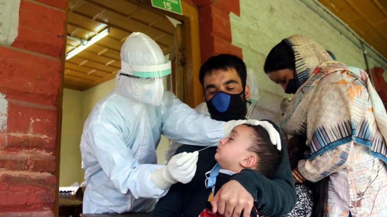 করোনার আঁতুরঘর চিনকে এবার পেছনে ফেলে দিল ভারত, বিশ্বের ক্রম তালিকায় উঠে এল ১১ নম্বরে করোনার আঁতুরঘর চিনকে এবার পেছনে ফেলে দিল ভারত, বিশ্বের ক্রম তালিকায় উঠে এল ১১ নম্বরে