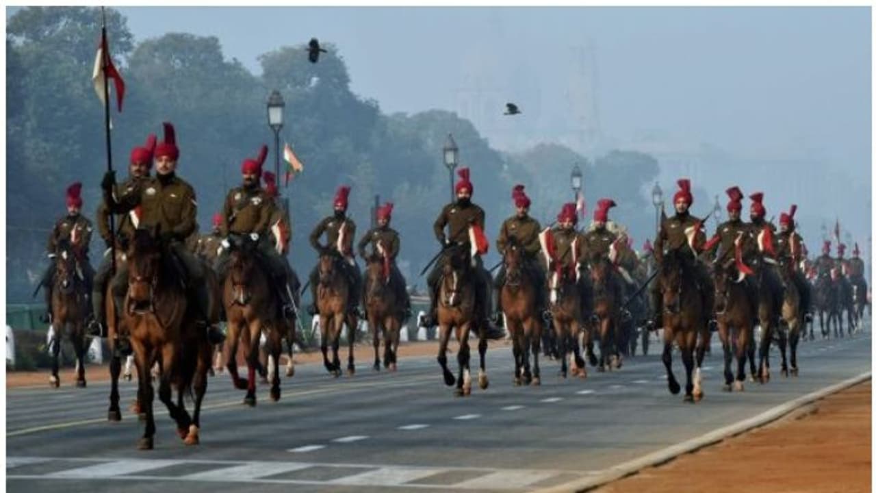 കുതിരയ്ക്ക് പകരം ടാങ്ക്; ഓര്‍മ്മയാകാനൊരുങ്ങി ഇന്ത്യയുടെ 'കുതിരപ്പട്ടാളം'