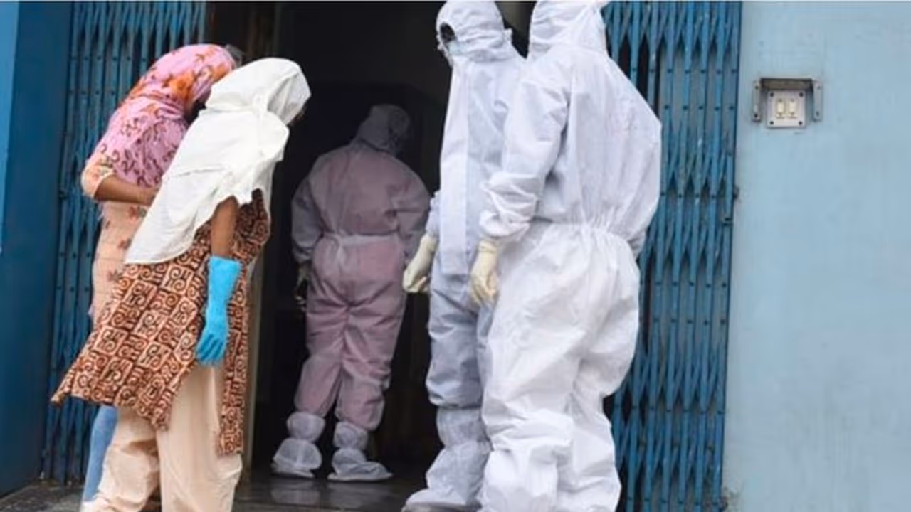 രോഗ വ്യാപനം കൂടിയാല് 27 ആശുപത്രികൾ കൊവിഡ് ആശുപത്രികളാക്കും രോഗ വ്യാപനം കൂടിയാല് 27 ആശുപത്രികൾ കൊവിഡ് ആശുപത്രികളാക്കും