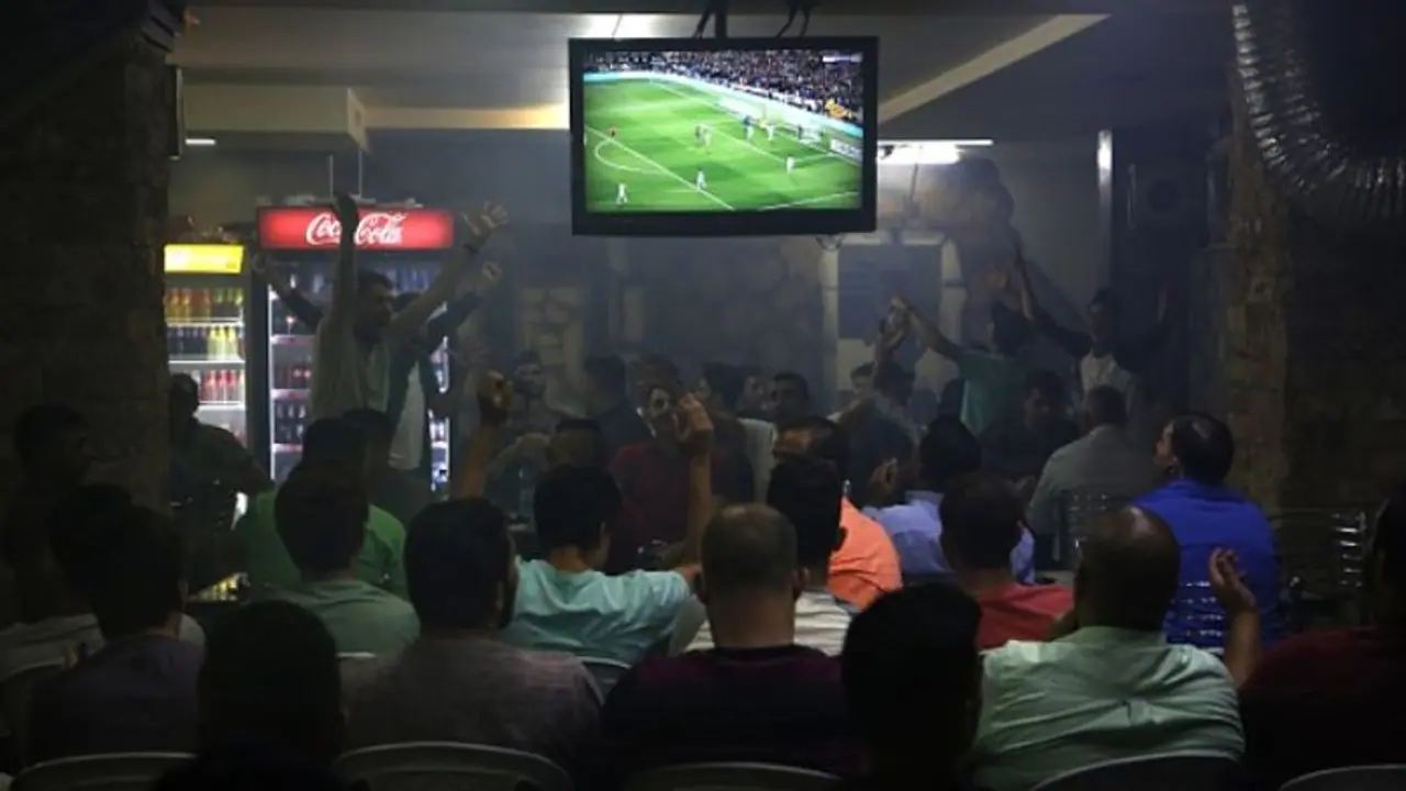 ঘরে বসেই দর্শকপূর্ণ স্টেডিয়ামের আমেজ,অভিনব পন্থা বুন্দেশলিগার ব্রডকাস্টারের ঘরে বসেই দর্শকপূর্ণ স্টেডিয়ামের আমেজ,অভিনব পন্থা বুন্দেশলিগার ব্রডকাস্টারের