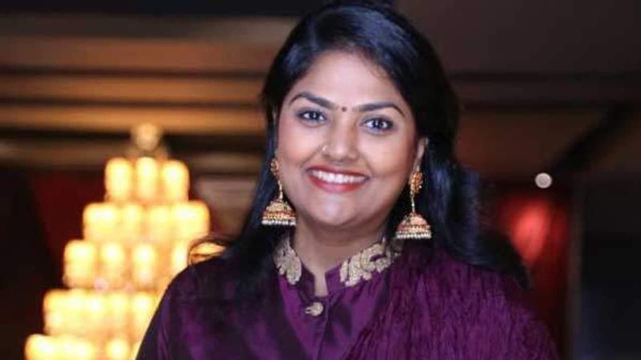 വീടിന്‍റെ ആധാരം അടക്കം മോഷണം പോയി; പൊലീസില്‍ പരാതിയുമായി നടി നിരോഷ