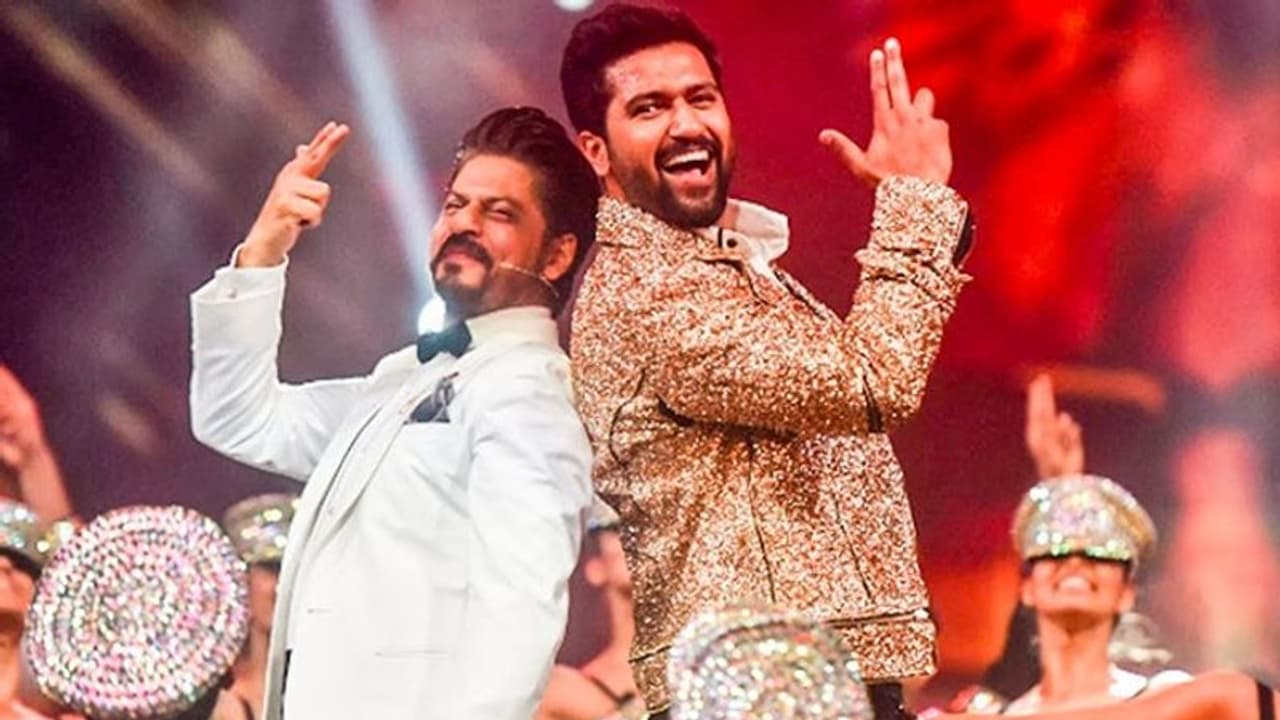 'তোমায় দেখে আমি মুগ্ধ', 'অশোকা'র সেটে খুঁদে ভিকি থেকে কিং খানের পছন্দের অভিনেতাদের মধ্যে একজন তিনি 'তোমায় দেখে আমি মুগ্ধ', 'অশোকা'র সেটে খুঁদে ভিকি থেকে কিং খানের পছন্দের অভিনেতাদের মধ্যে একজন তিনি