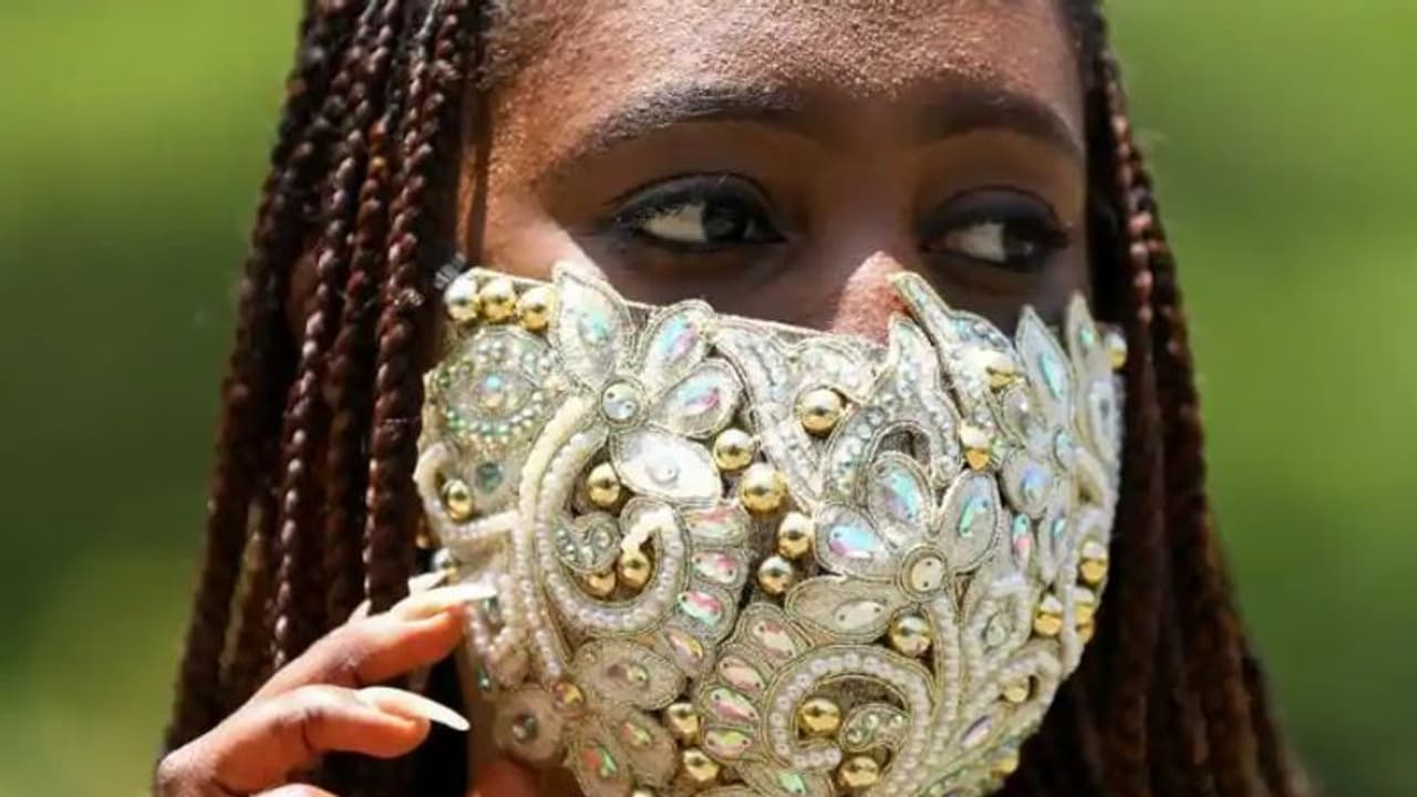 'നമ്മള് ഒരു യുദ്ധത്തിലാണെന്ന് ചിന്തിക്കരുത്, ചെറിയ സന്തോഷങ്ങളൊക്കെ വേണ്ടേ...' 'നമ്മള് ഒരു യുദ്ധത്തിലാണെന്ന് ചിന്തിക്കരുത്, ചെറിയ സന്തോഷങ്ങളൊക്കെ വേണ്ടേ...'