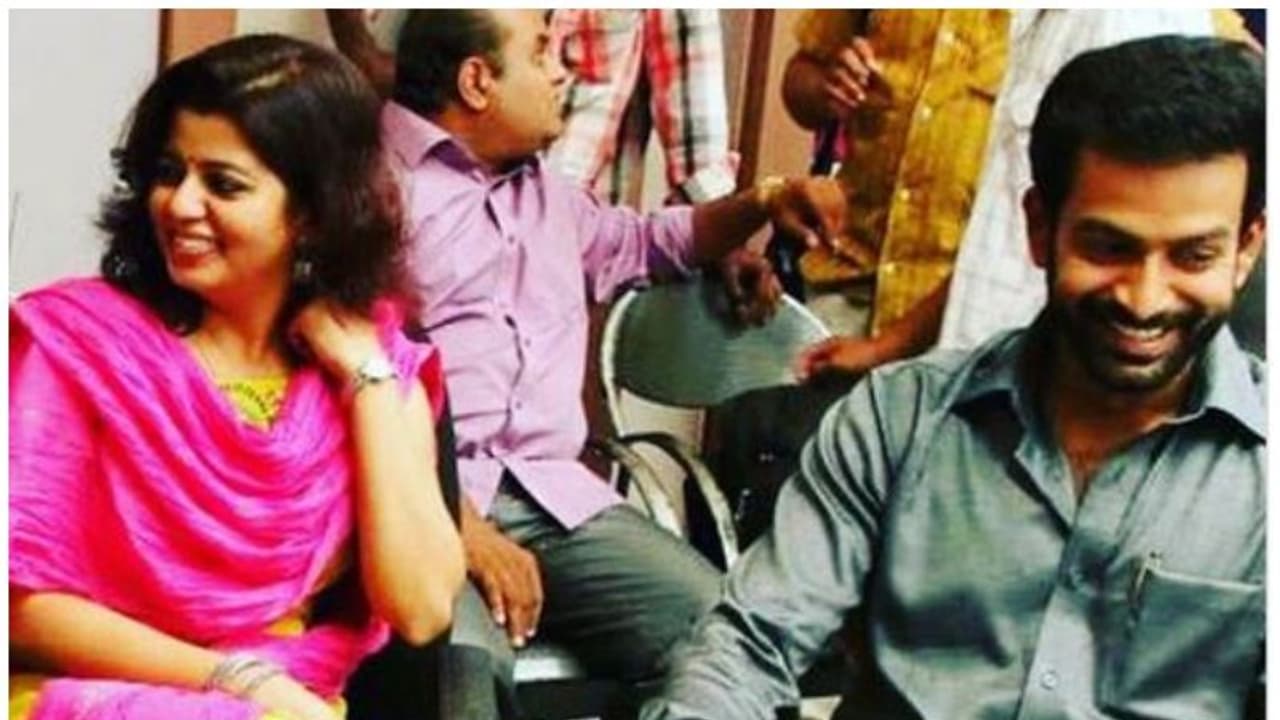 ഇതുപോലെ അടുത്തിരുന്നിട്ടും ചിരിച്ചിട്ടും 77 ദിവസങ്ങള്; പൃഥ്വിരാജിനെ ഓര്ത്ത് സുപ്രിയ മേനോൻ ഇതുപോലെ അടുത്തിരുന്നിട്ടും ചിരിച്ചിട്ടും 77 ദിവസങ്ങള്; പൃഥ്വിരാജിനെ ഓര്ത്ത് സുപ്രിയ മേനോൻ