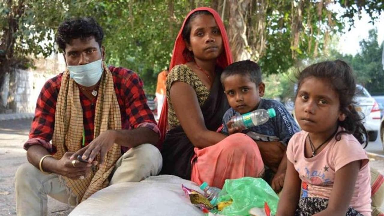 30കിലോമീറ്റർ ;കുഞ്ഞുങ്ങളെ ആരെങ്കിലും തട്ടിയെടുക്കുമെന്ന് ഭയന്ന് രാത്രി ഉറക്കമില്ല, തെരുവിലുറങ്ങി ഒരു കുടുംബം