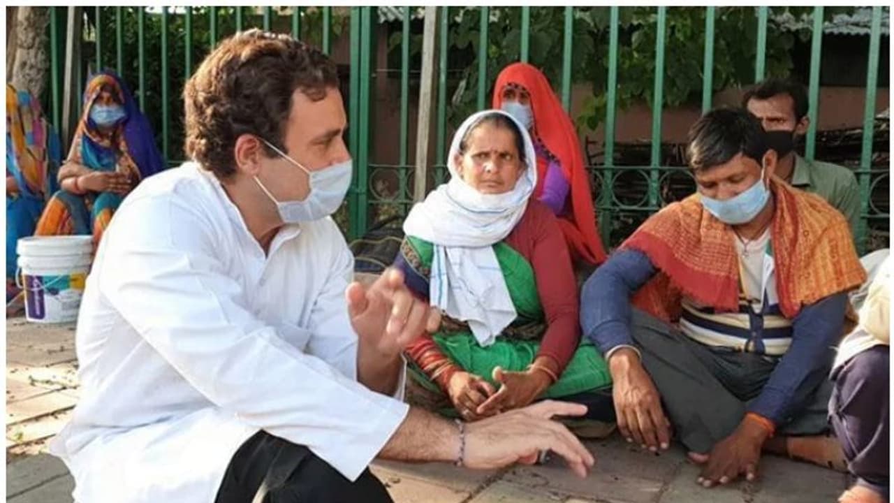 തെരുവിലിറങ്ങി കുടിയേറ്റ തൊഴിലാളികളുടെ ആവലാതികള് കേട്ട് രാഹുല് ഗാന്ധി; ചിത്രങ്ങള് വൈറല് തെരുവിലിറങ്ങി കുടിയേറ്റ തൊഴിലാളികളുടെ ആവലാതികള് കേട്ട് രാഹുല് ഗാന്ധി; ചിത്രങ്ങള് വൈറല്