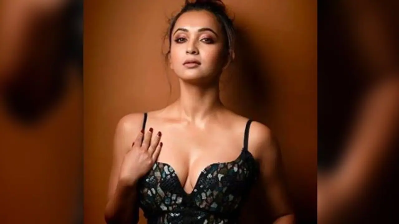 নেটদুনিয়ায় হটকেক কৌশানি, থ্রোব্যাকে মুগ্ধ ভক্তরা নেটদুনিয়ায় হটকেক কৌশানি, থ্রোব্যাকে মুগ্ধ ভক্তরা