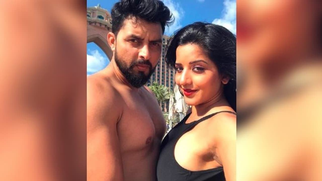 লকডাউনেই মোনালিসার দুবাই ভ্রমণ, বিক্রান্তের সঙঅগে ছবি শেয়ার করে তাপমাত্রা চড়ালেন 'ঝুমা বউদি' লকডাউনেই মোনালিসার দুবাই ভ্রমণ, বিক্রান্তের সঙঅগে ছবি শেয়ার করে তাপমাত্রা চড়ালেন 'ঝুমা বউদি'