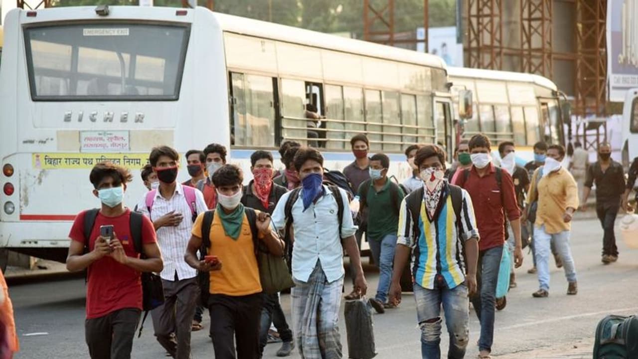 देश में कोरोनाः अब तक 91 हजार संक्रमित, 24 घंटे के भीतर BSF के 10 जवान मिले पॉजिटिव देश में कोरोनाः अब तक 91 हजार संक्रमित, 24 घंटे के भीतर BSF के 10 जवान मिले पॉजिटिव